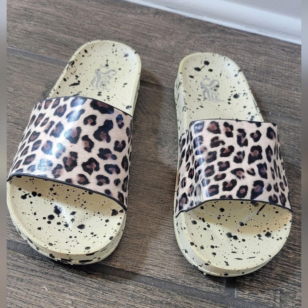 Strand Womans/Teen Slides / Leapord / SIZE 6